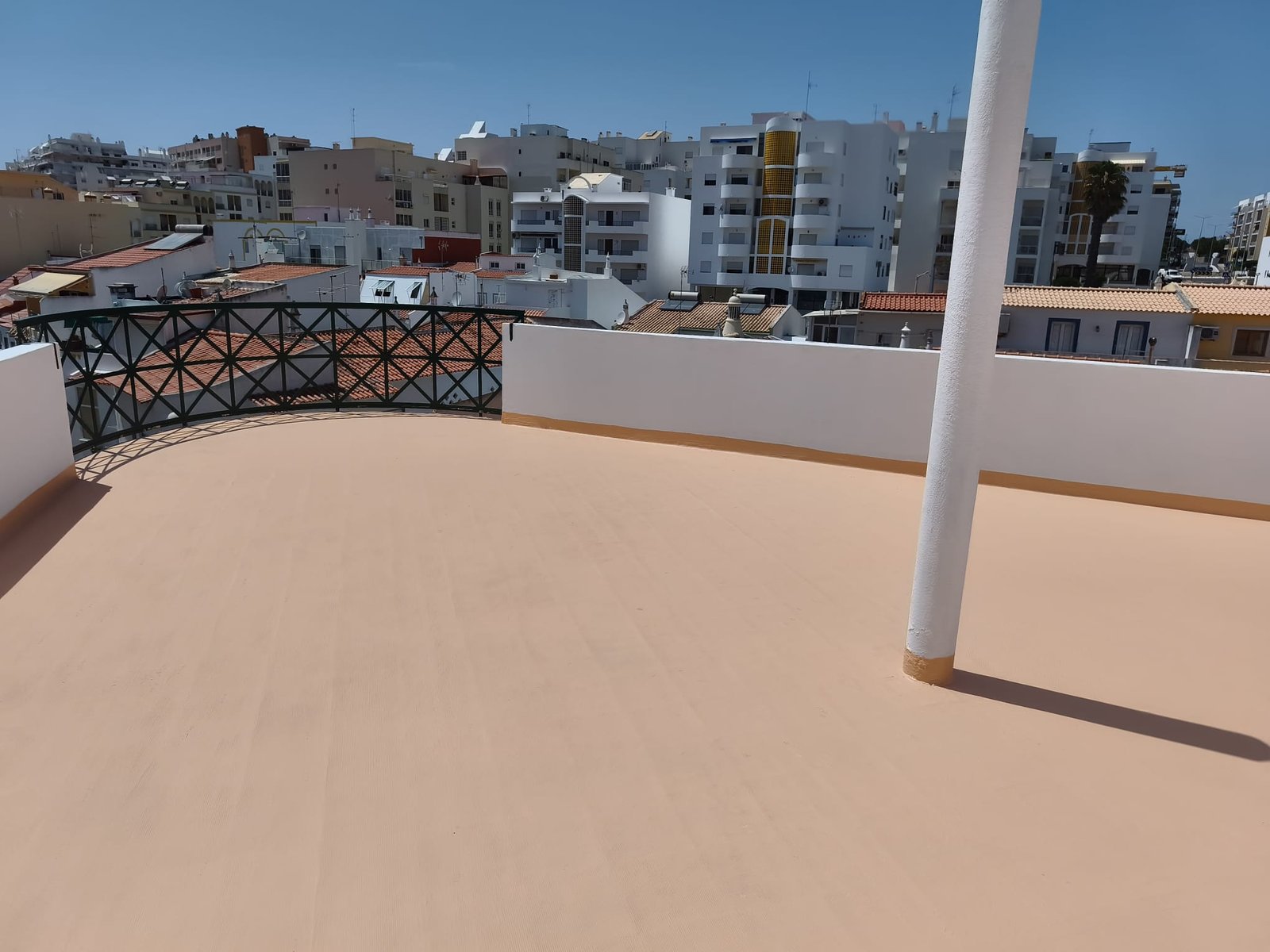 Porta minimalista
